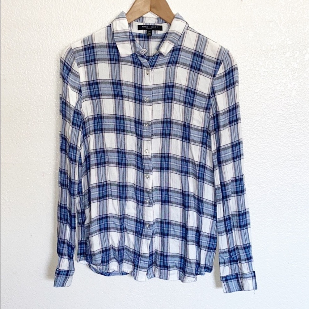Romeo & Juliet Couture Plaid Button Front Top